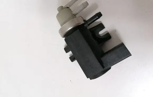 Volkswagen Golf IV Turbo solenoid valve 1J0906627B
