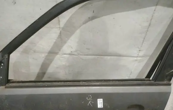Suzuki Grand Vitara II Front door glass trim molding 