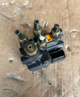 Land Rover Range Rover Sport L494 Air suspension control unit module (rear) CPLA5B710BB
