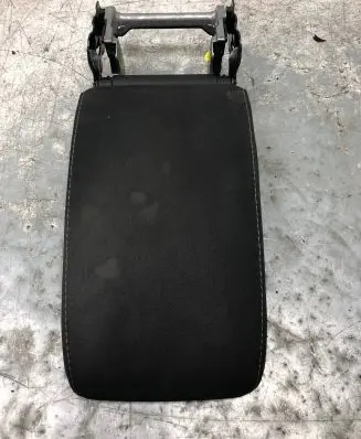 Volkswagen Golf VI Armrest