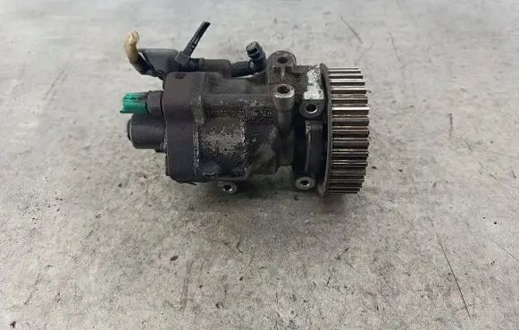 Renault Clio III Fuel injection high pressure pump 