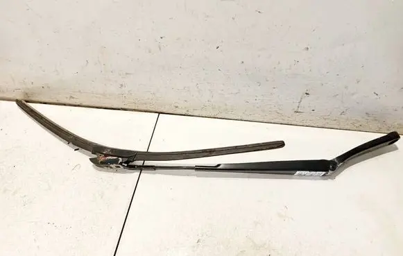 Front wiper blade arm