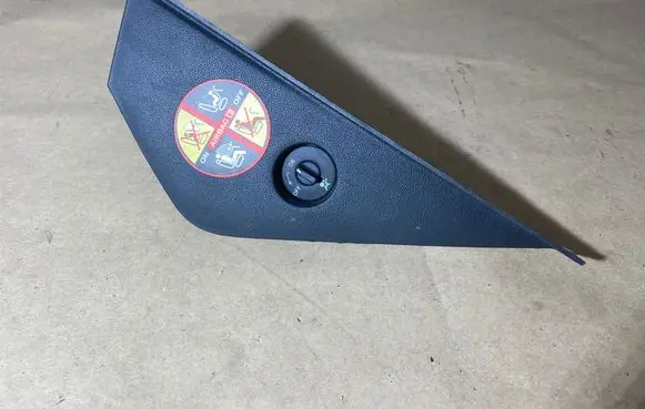 Passenger airbag on/off switch