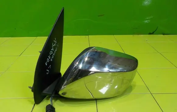 Nissan Navara D40 Front door electric wing mirror LEWE