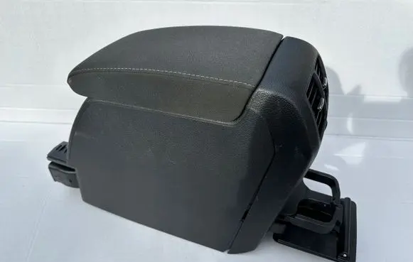 Volkswagen Golf V Cup holder front 