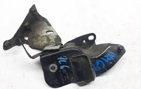 Volkswagen Touareg I Fender mounting bracket 7L6805887A
