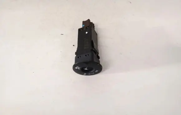 Passenger airbag on/off switch