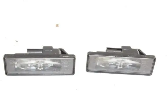 Infiniti Q30 Number plate light