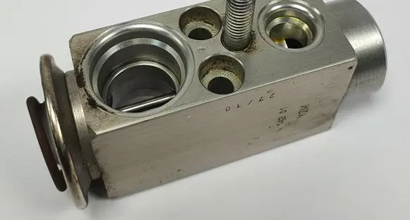 Smart ForTwo II Air conditioning (A/C) expansion valve 7013097