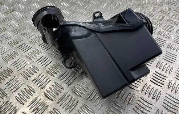 BMW 4 F32 F33 Intake resonator 13718573994