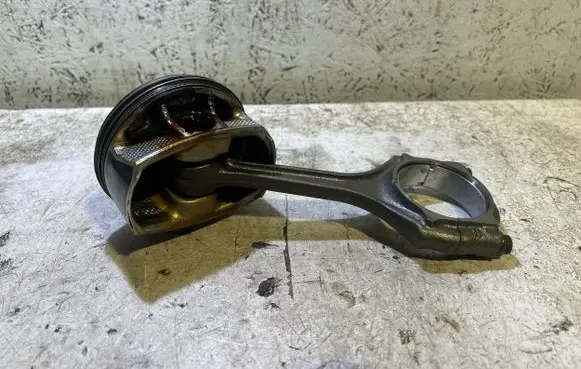 Jeep Grand Cherokee WL Piston with connecting rod