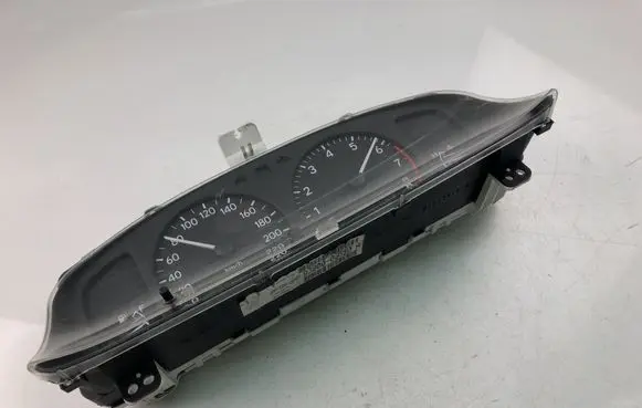 Toyota Corolla E120 E130 Speedometer (instrument cluster) 8380002390