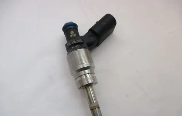 Audi A5 8T 8F Fuel injector 06E906036F CAL