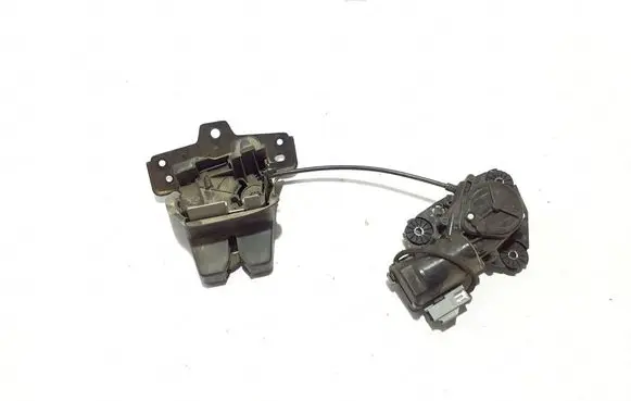 Volvo XC90 Loading door lock 32149889