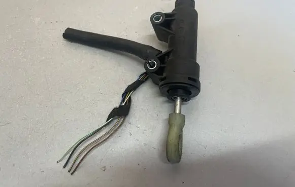 BMW 3 F30 F35 F31 Clutch slave cylinder 6773570
