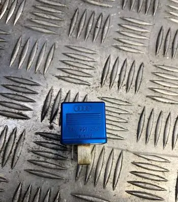 Audi A6 S6 C5 4B Other relay 8A0951253