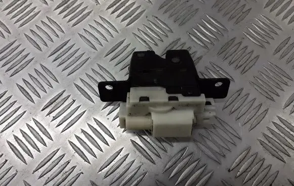 Renault Clio III Tailgate exterior lock 8200076240E
