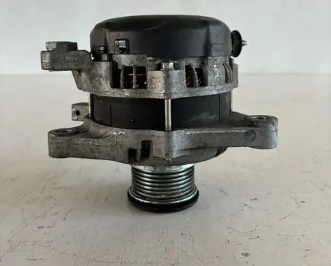 Toyota Hilux VIII Generator/alternator 1042113620 2706030230