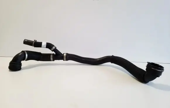 Land Rover Evoque II Engine coolant pipe/hose M8D28260AB