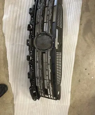 Volkswagen Tiguan Front grill 5N0853653L