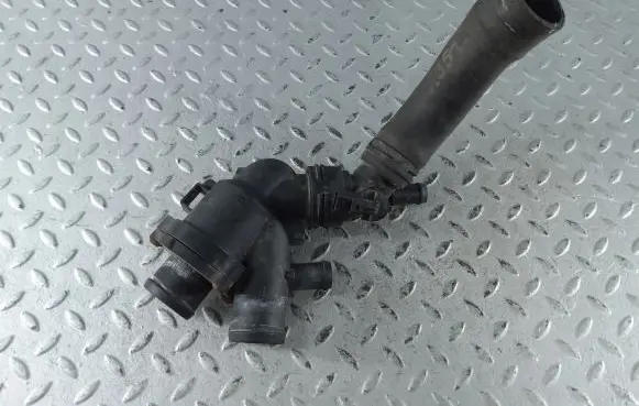 Thermostat/thermostat housing