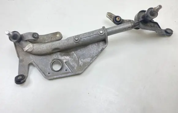 Honda CR-V Front wiper linkage 