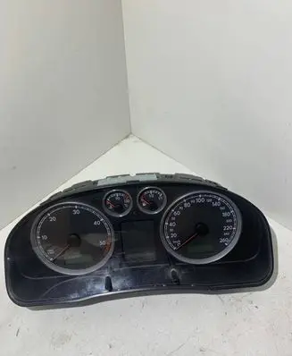 Volkswagen PASSAT B5.5 Speedometer (instrument cluster) 3B0920807G VWZ7Z0B6523955