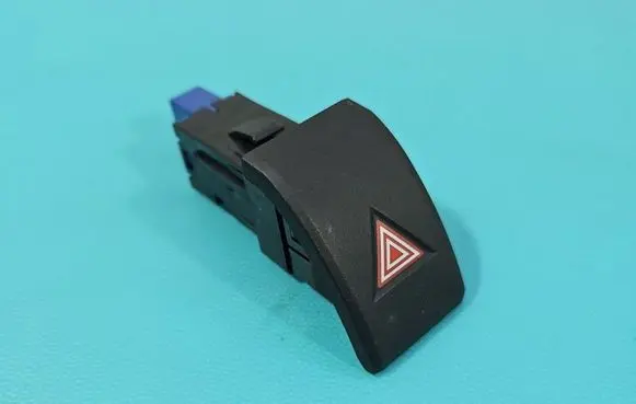 Toyota RAV 4 (XA50) Hazard light switch 472-1R15C IMPRK1533812