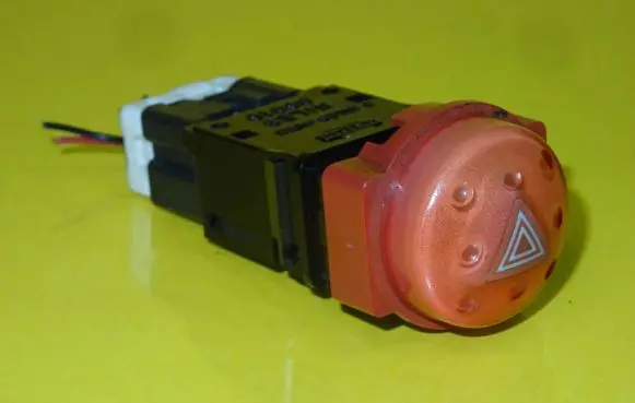 Nissan Almera Tino Hazard light switch 06016 NILES06016