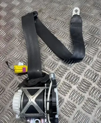 Volkswagen PASSAT B6 Front seatbelt 3C1857706R 34077660 548317