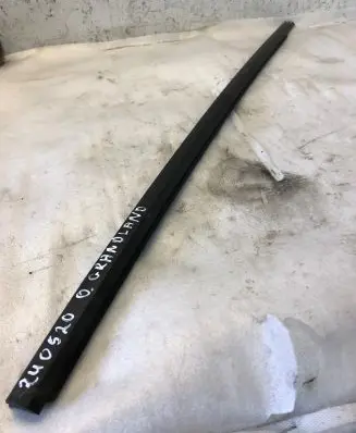 Opel Grandland X Rubber seal front door window/glass 9814857580