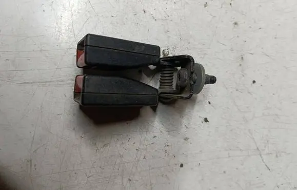 Rear seatbelt buckle