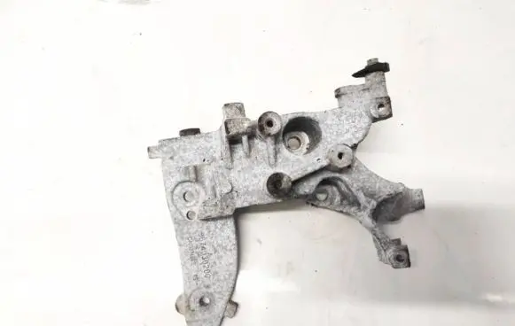 Citroen C4 II Engine mounting bracket 9674030280