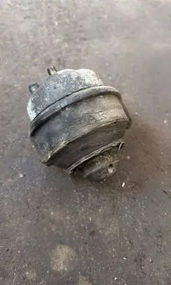 Volvo V70 Engine mount bracket 8683293