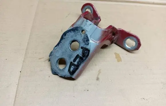 Nissan Juke I F15 Front door lower hinge