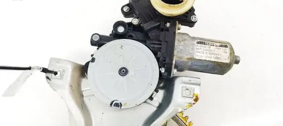 Toyota Auris 150 Front door window regulator motor 8570102010