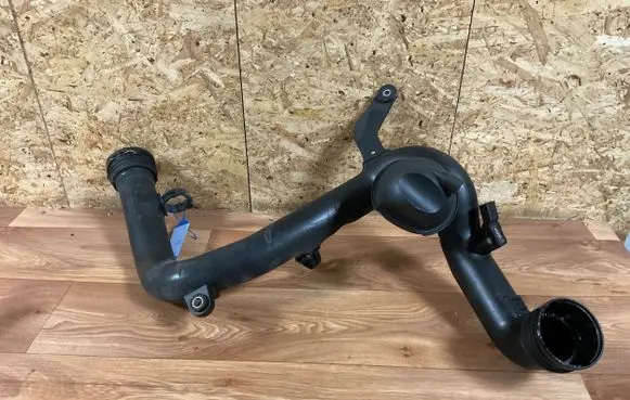 Volkswagen PASSAT B6 Intercooler hose/pipe 1K0145770B