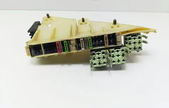 BMW 5 E39 Fuse module 
