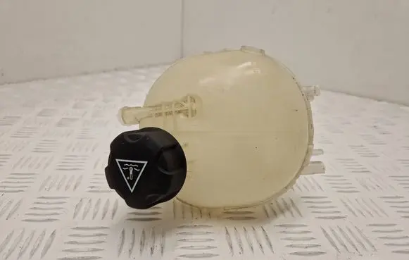 Peugeot 208 II Coolant expansion tank/reservoir 9824198680 9824316180