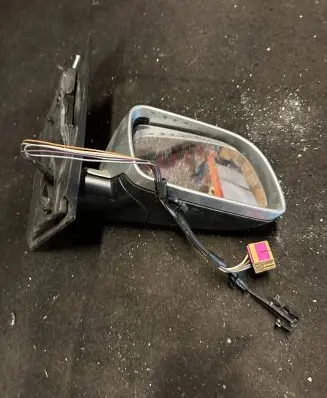 Volkswagen Polo Front door electric wing mirror e1010695