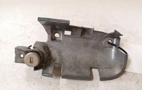 Volvo S40, V40 Front door lock (next to the handle) 