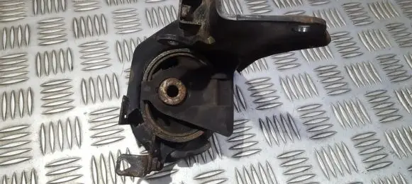 Toyota Avensis T250 Engine mount bracket