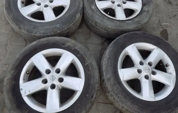 Nissan Qashqai R16 alloy rim 