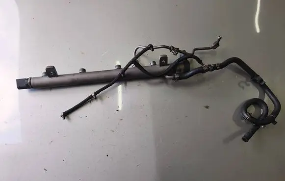Mercedes-Benz B W245 Fuel main line pipe A6400702595 1033600248