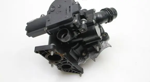 Volkswagen Golf VII Water pump 06L121111J
