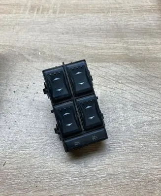 Ford Mondeo Mk III Electric window control switch 1S7T14A132BD