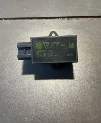 Volkswagen Golf Plus Seat heating relay 7L0959772