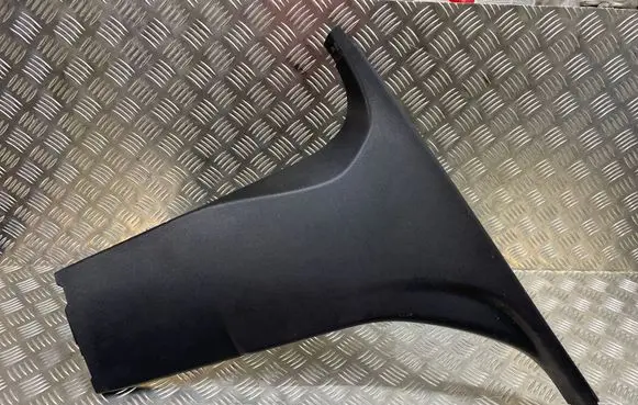 Volvo V40 (B) pillar trim (bottom) 31102352