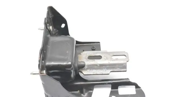 Peugeot 208 I Engine mounting bracket 9680293280