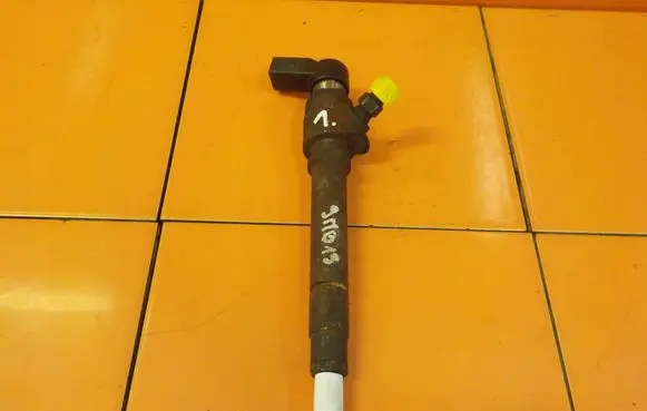 Land Rover Discovery 3 - LR3 Fuel injector 7H2Q9K546CB WTRYSKIWAZ